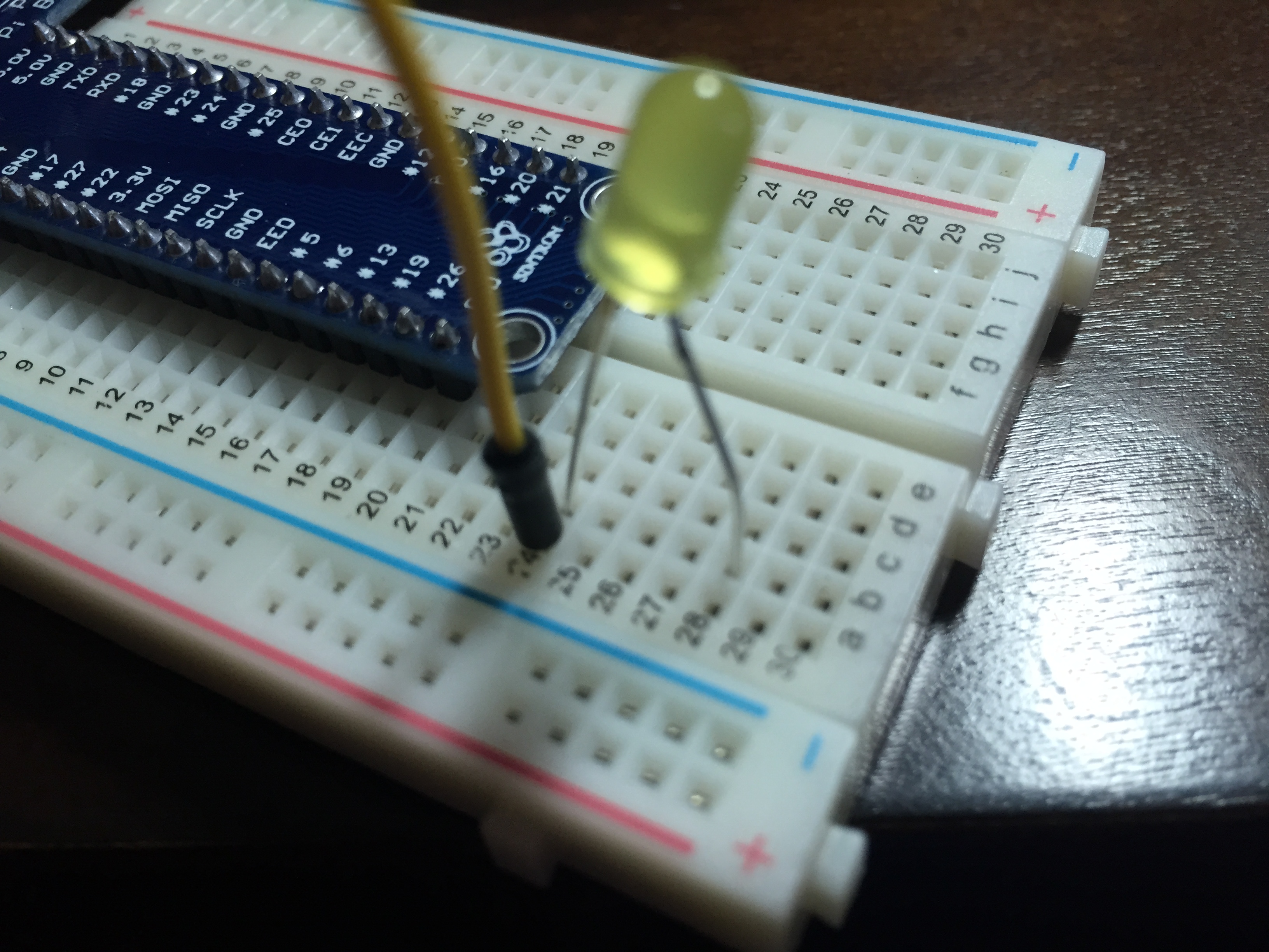 images/_making_a_led_light_blink_part_i_led_blinker_step_3.jpg